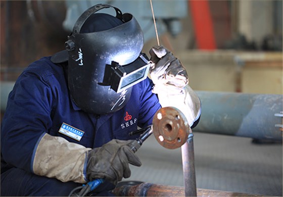 車間生(sheng)産人員作(zuò)業圖-航天(tian)泵閥