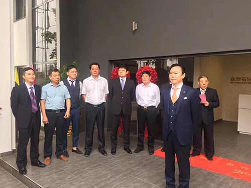 航天泵閥(fa)出席永華石(shi)油揭牌典禮(lǐ) (4) 航天泵閥出(chu)席永華石油(yóu)揭牌典禮 (4)